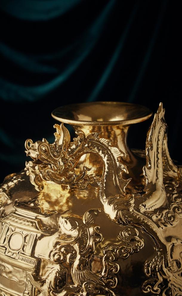 24k Golden Vase “The rise of Dragon”